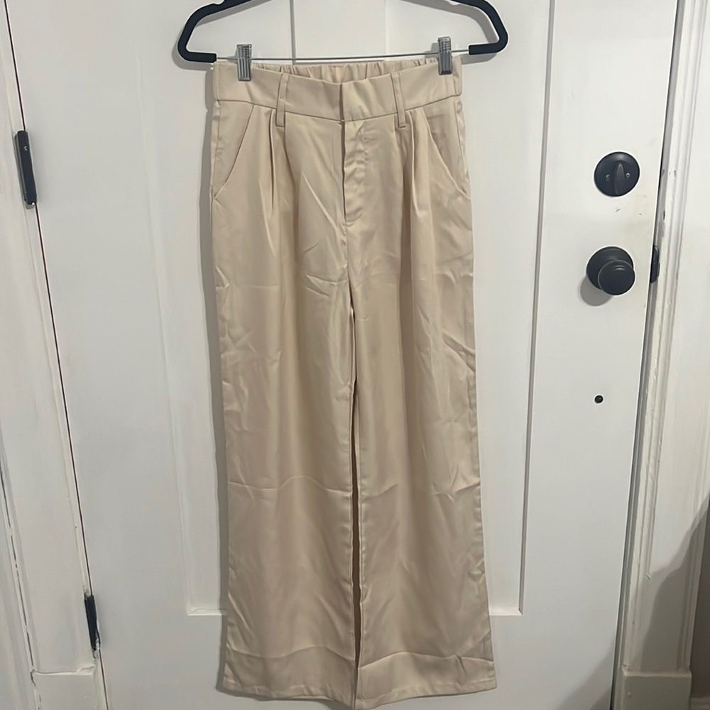 Brand New Justrina wide leg pants - size S